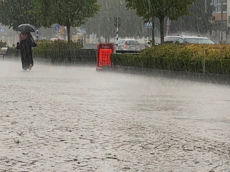 Regnar på gatan i Boden